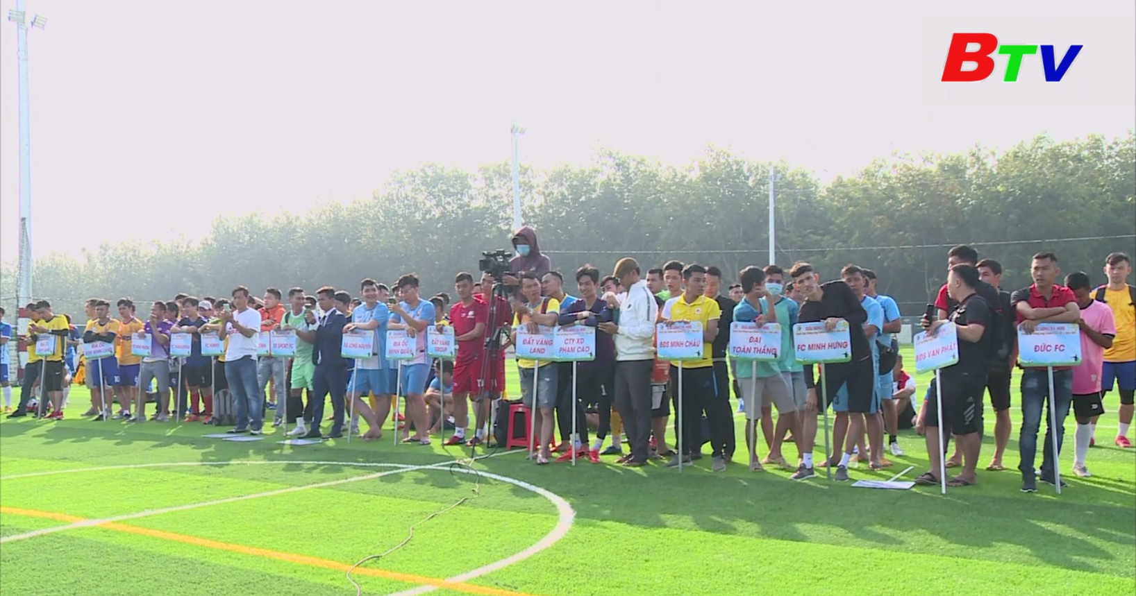 Khởi tranh Giải bóng đá mini mở rộng huyện Bàu Bàng tranh cúp Thăng Long Central City lần I năm 2021