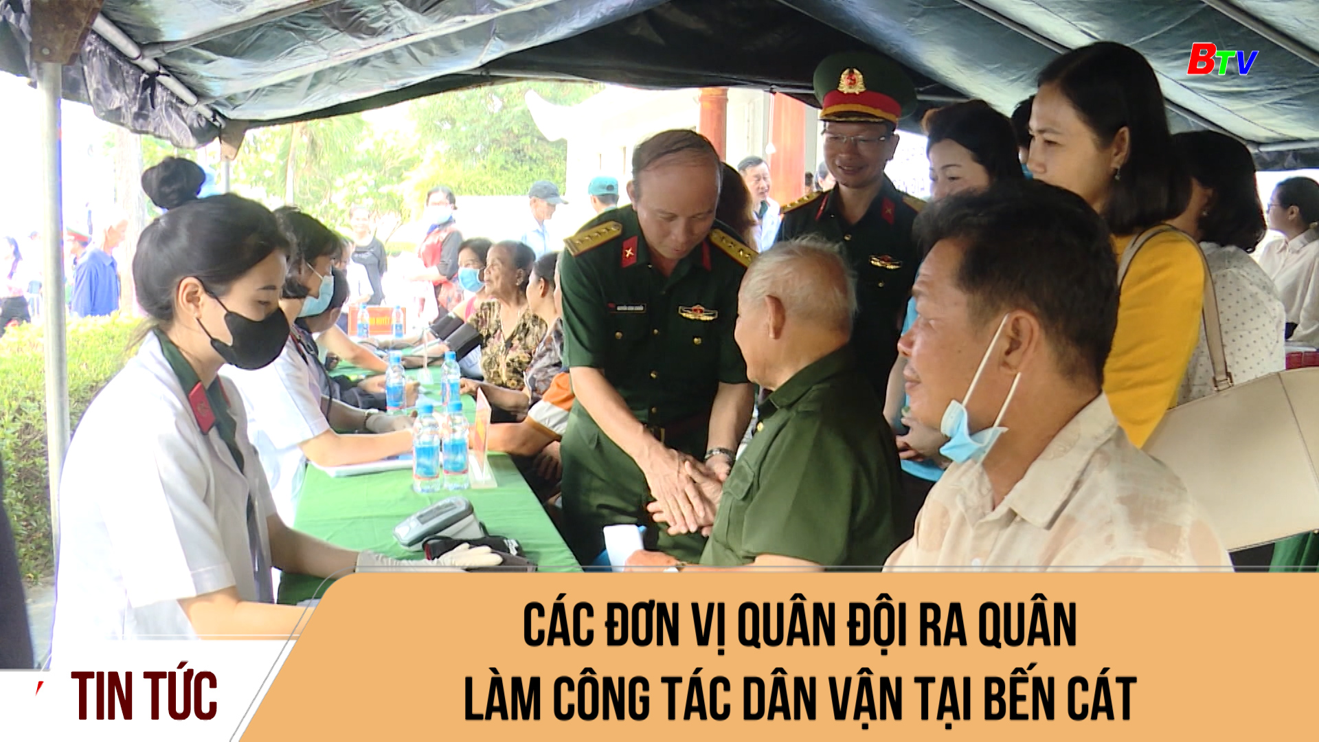 Các đơn vị quân đội ra quân làm công tác dân vận tại Bến Cát	