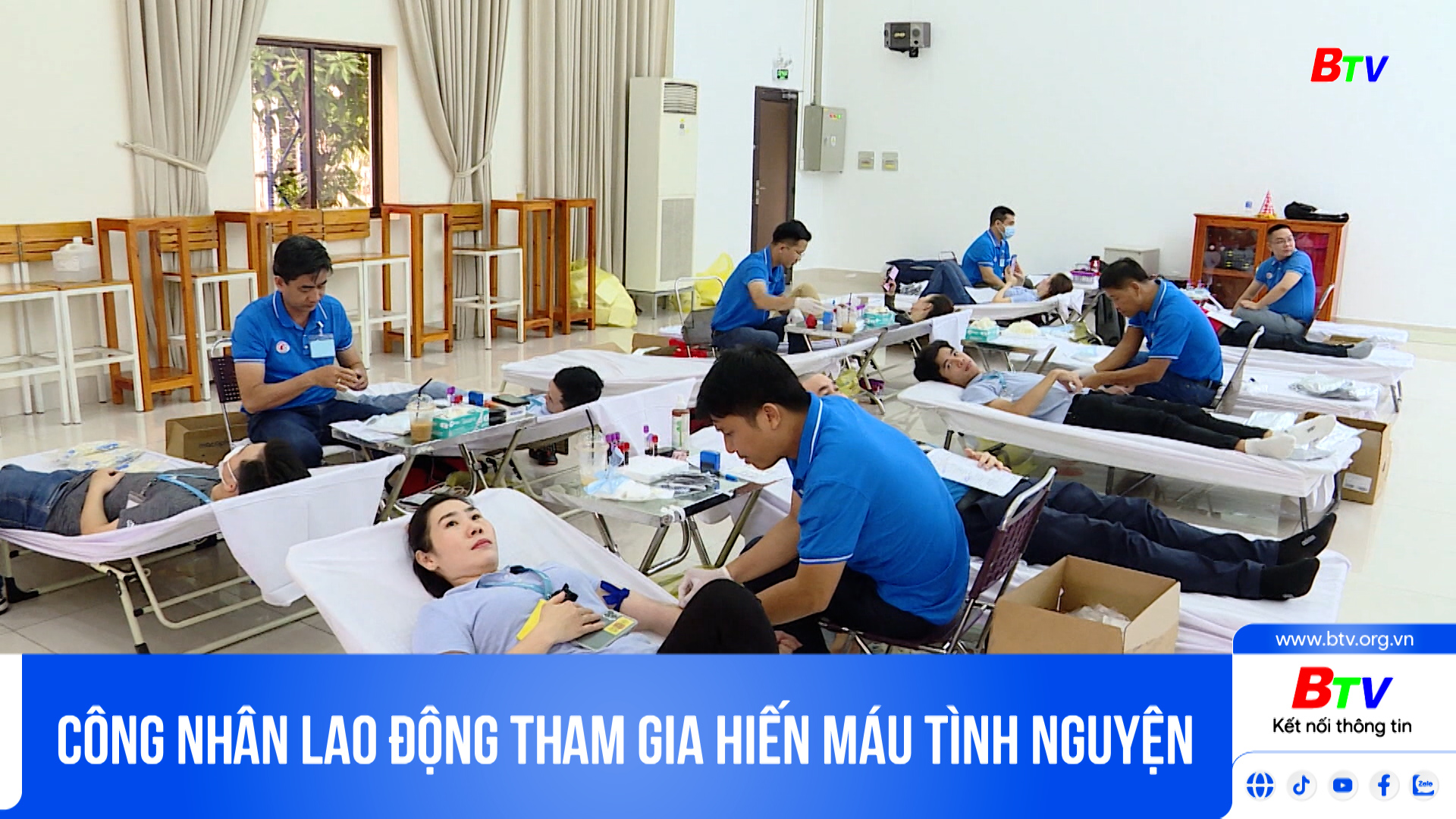 Công nhân lao động tham gia hiến máu tình nguyện