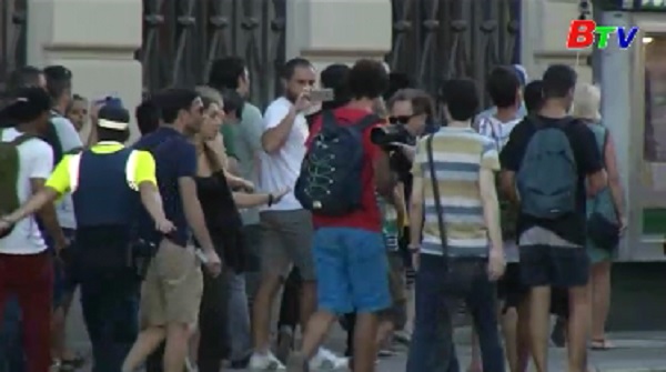 Hơn 90 người thương vong trong vụ đâm xe ở Barcelona