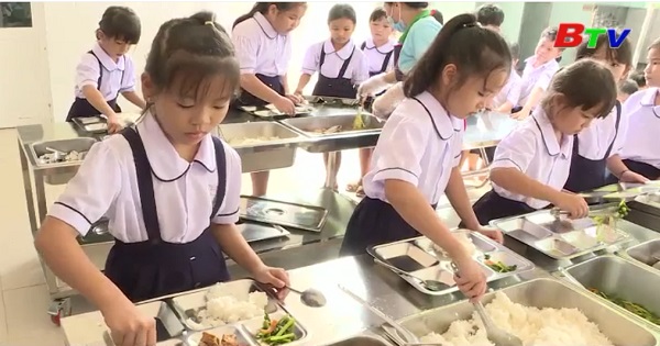 Bàu Bàng đảm bảo an toàn vệ sinh bữa ăn bán trú cho học sinh