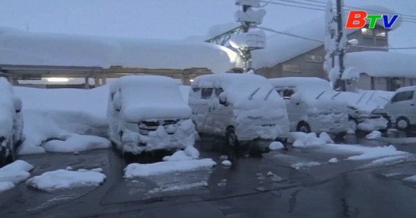 Tuyết rơi dày gây gián đoạn giao thông ở ​Nhật Bản