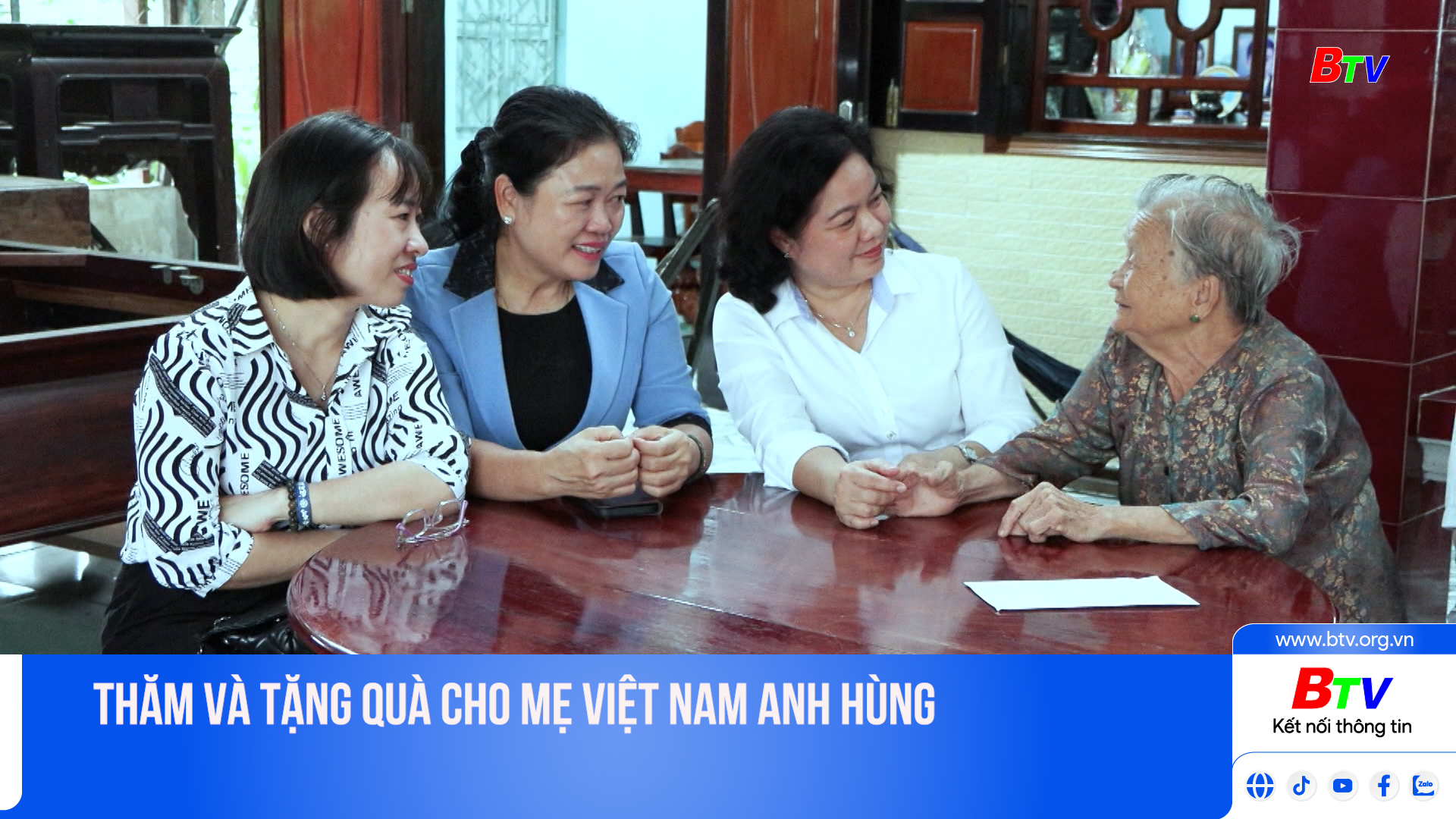 Thăm và tặng quà cho mẹ Việt Nam anh hùng