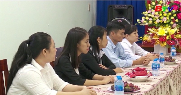 Lãnh đạo thị xã Tân Uyên chúc mừng Đài Truyền thanh nhân ngày Báo chí Cách mạng Việt Nam