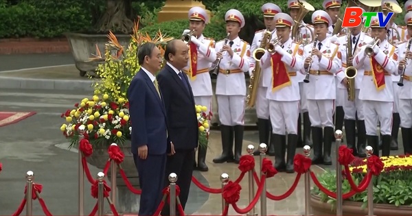 Thủ tướng Nguyễn Xuân Phúc chủ trì lễ đón Thủ tướng Nhật