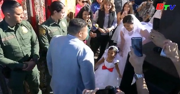 Đám cưới lãng mạn xuyên biên giới Mỹ - Mexico
