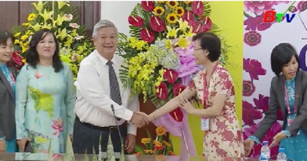 Lãnh đạo UBND tỉnh Bình Dương thăm các trường nhân ngày Nhà giáo Việt Nam
