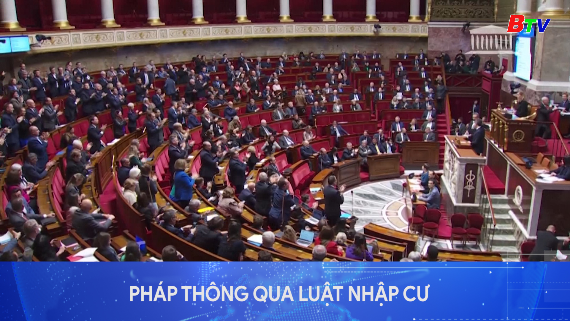 Pháp thông qua Luật Nhập cư