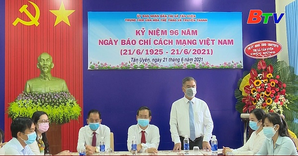 Lãnh đạo Thị xã Tân Uyên chúc mừng Ngày báo chí cách mạng Việt Nam