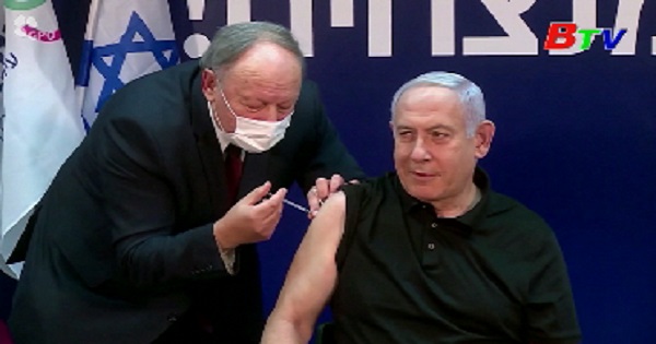 Thủ tướng Israel tiêm vaccine ngừa COVID-19