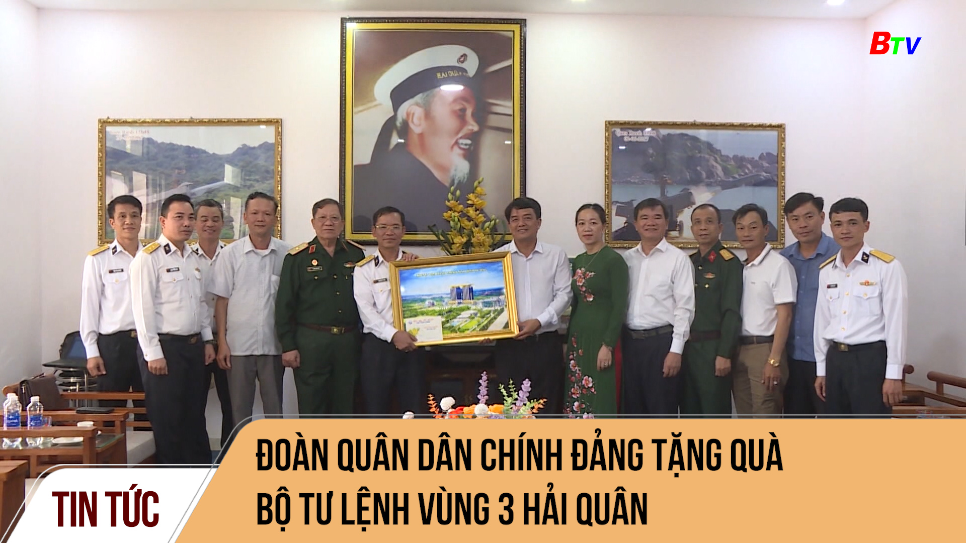 Đoàn Quân Dân Chính Đảng tặng quà Bộ Tư lệnh Vùng 3 Hải quân