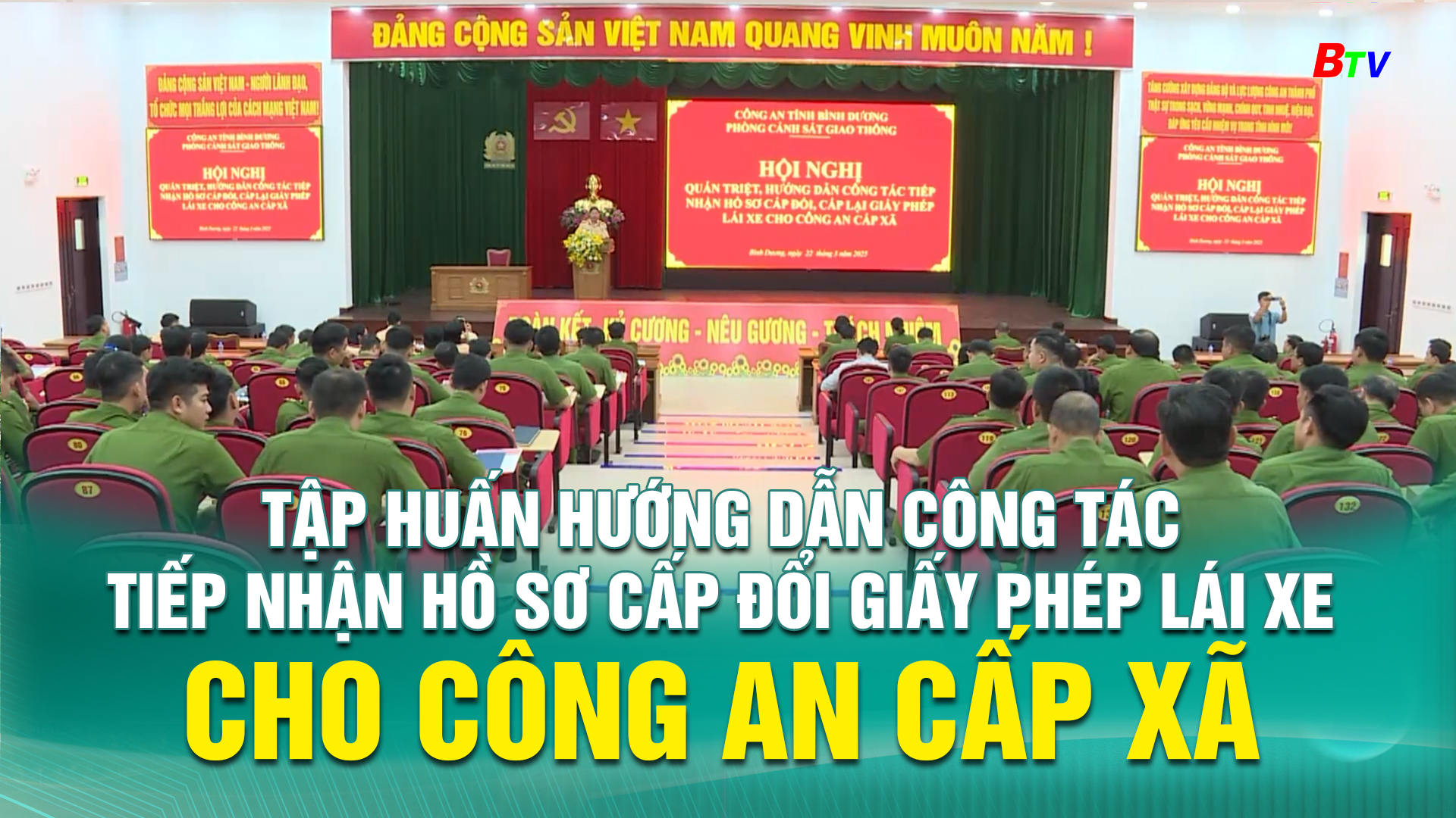 Tập huấn hướng dẫn công tác tiếp nhận hồ sơ cấp đổi giấy phép lái xe cho công an cấp xã