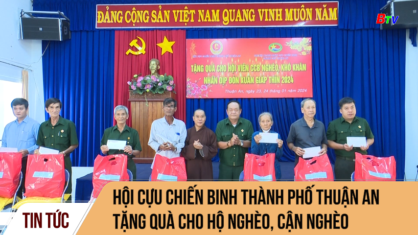 Hội Cựu chiến binh thành phố Thuận An tặng quà cho hộ nghèo, cận nghèo