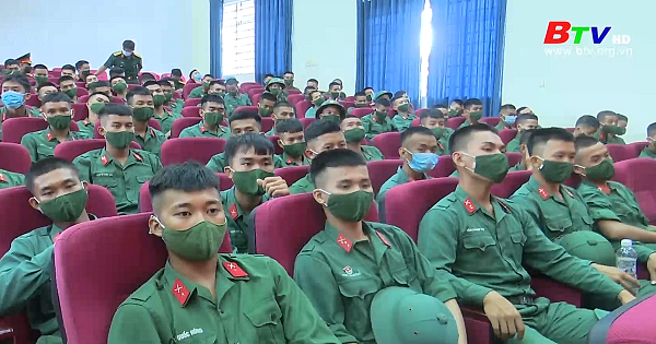 Bộ đội tham gia phòng chống dịch bệnh tại Thành phố Thuận An