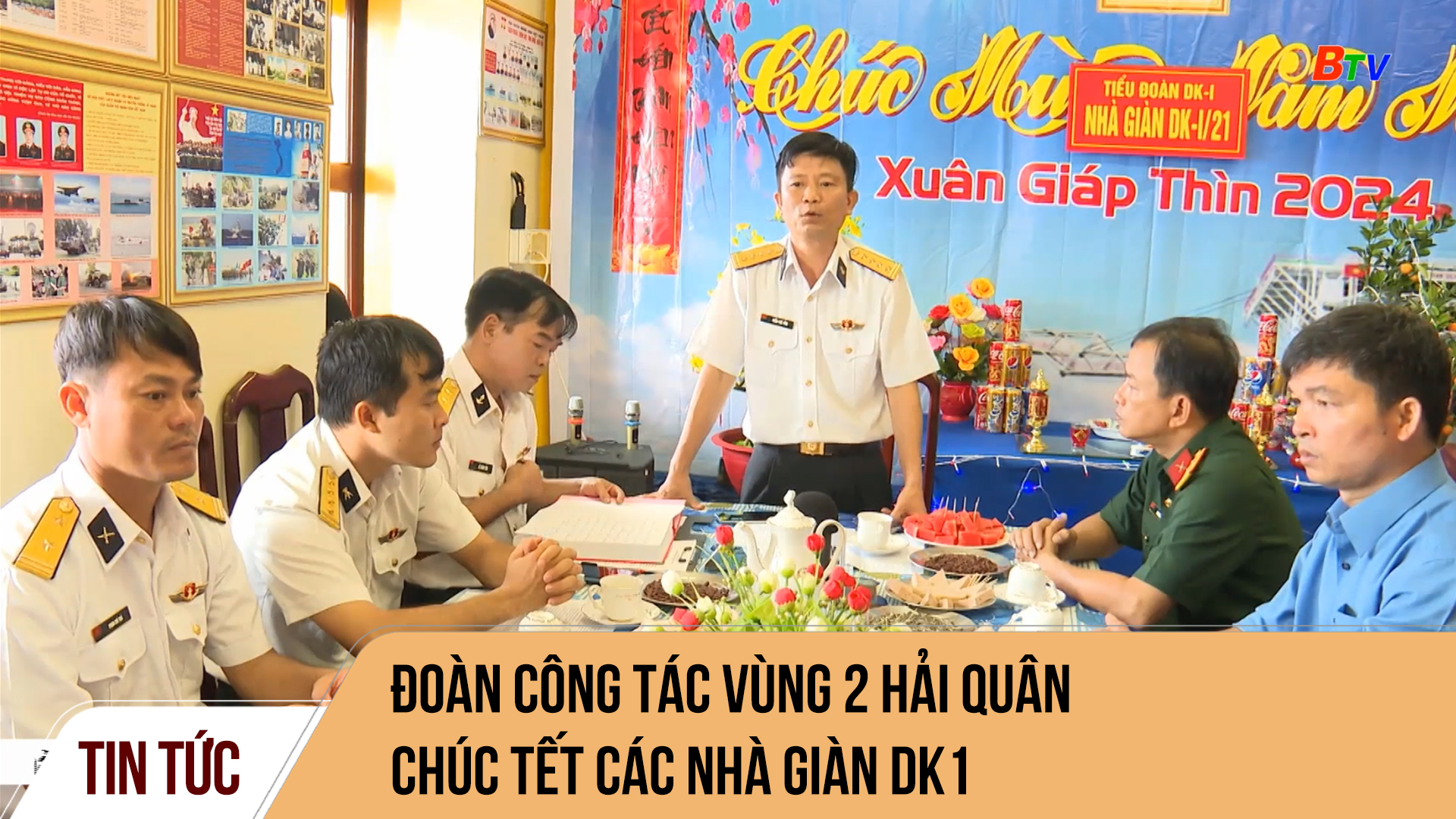 Đoàn công tác Vùng 2 Hải Quân chúc Tết các nhà giàn DK1