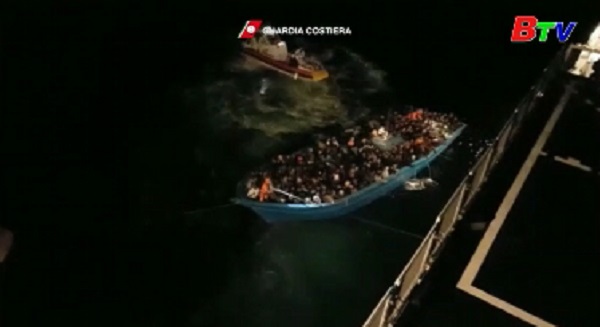 Phát hiện thi thể 74 người di cư trôi dạt trên biển