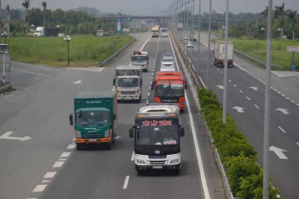 Loạn giao thông trên cao tốc TP Hồ Chí Minh – Trung Lương