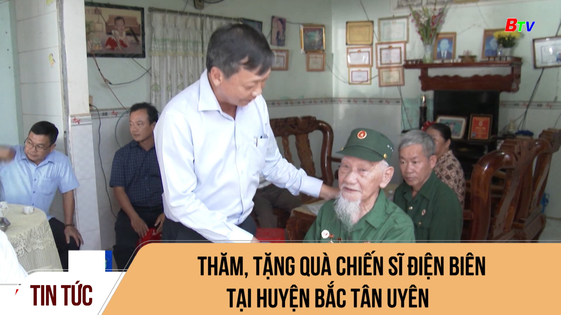 Thăm, tặng quà chiến sĩ Điện Biên tại huyện Bắc Tân Uyên	