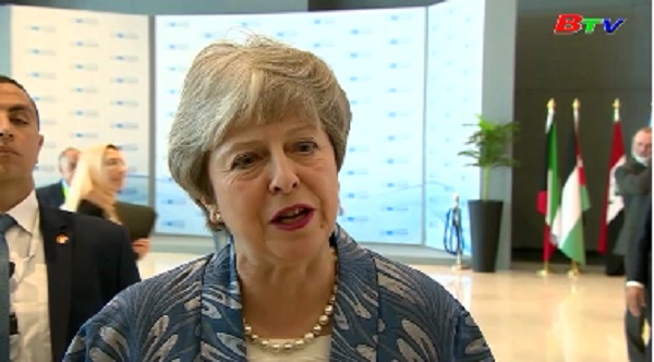 Thủ tướng Anh Theresa May tuyên bố lùi thời gian bỏ phiếu tại hạ viện