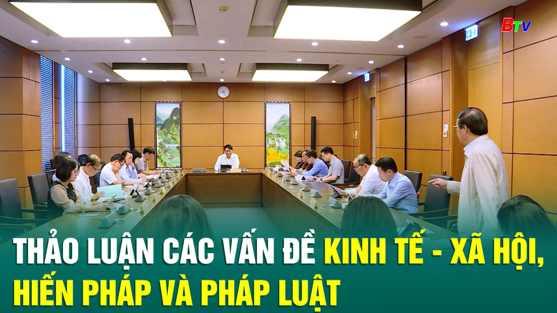 Thảo luận các vấn đề kinh tế - xã hội, Hiến pháp và pháp luật