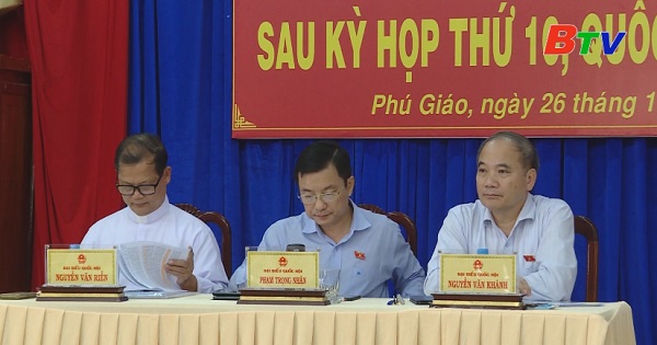 Đại biểu Quốc hội tiếp xúc cử tri Phú Giáo