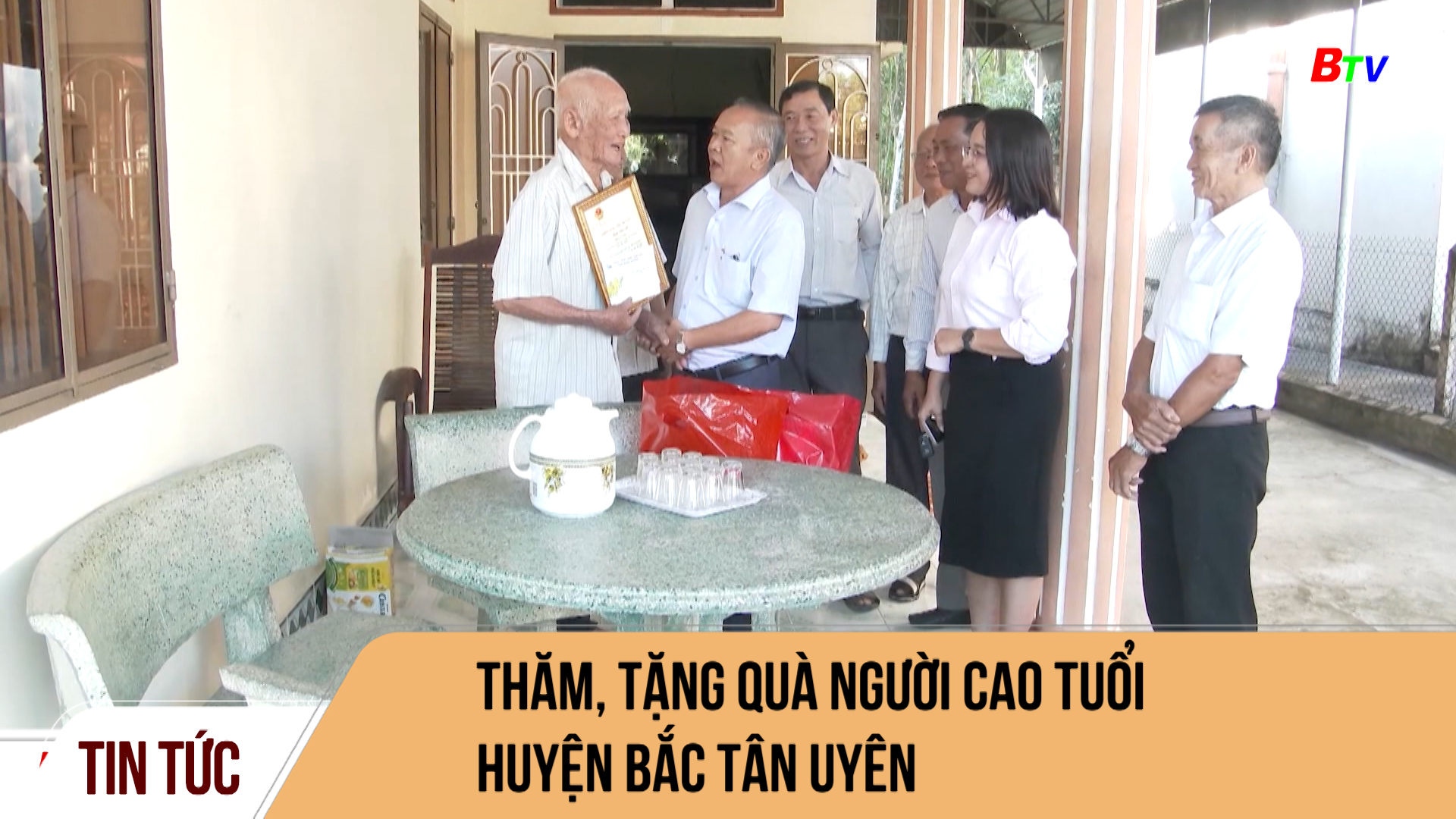 Thăm, tặng quà người cao tuổi huyện Bắc Tân Uyên	