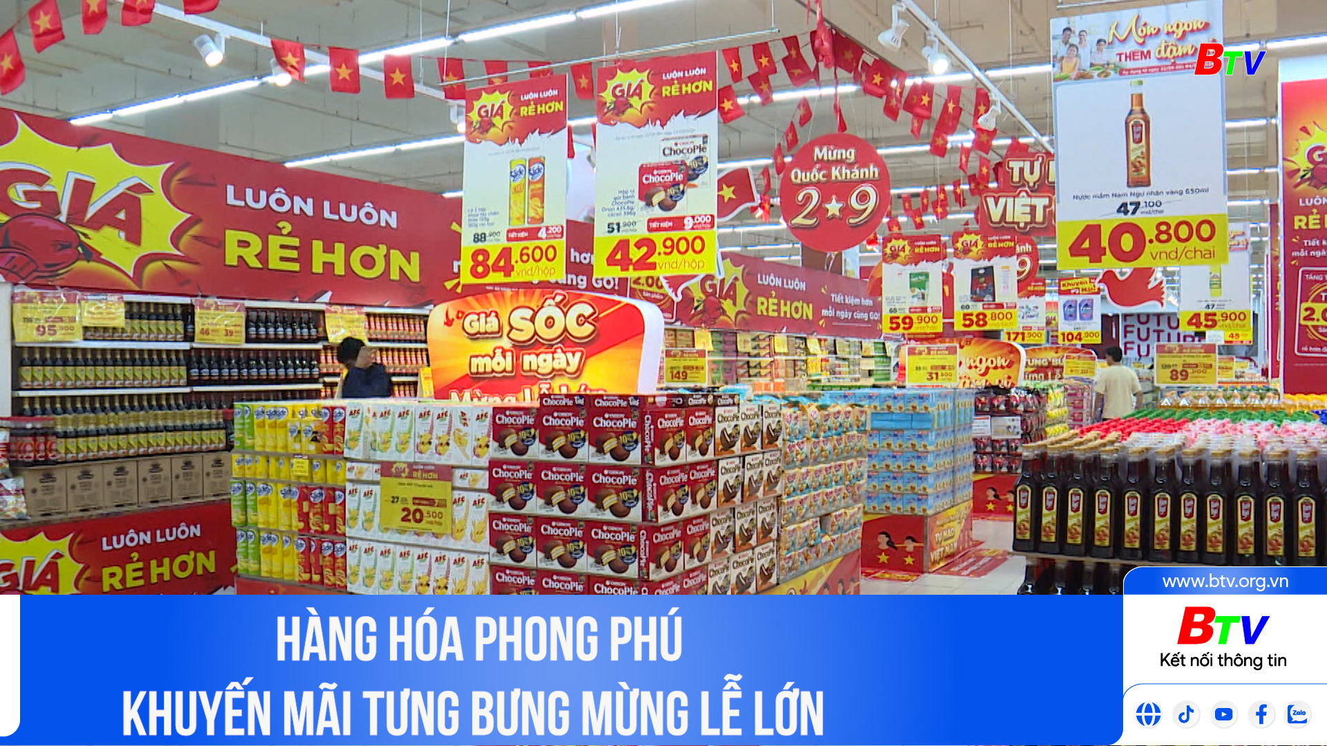 Hàng hóa phong phú khuyến mãi tưng bưng mừng lễ lớn