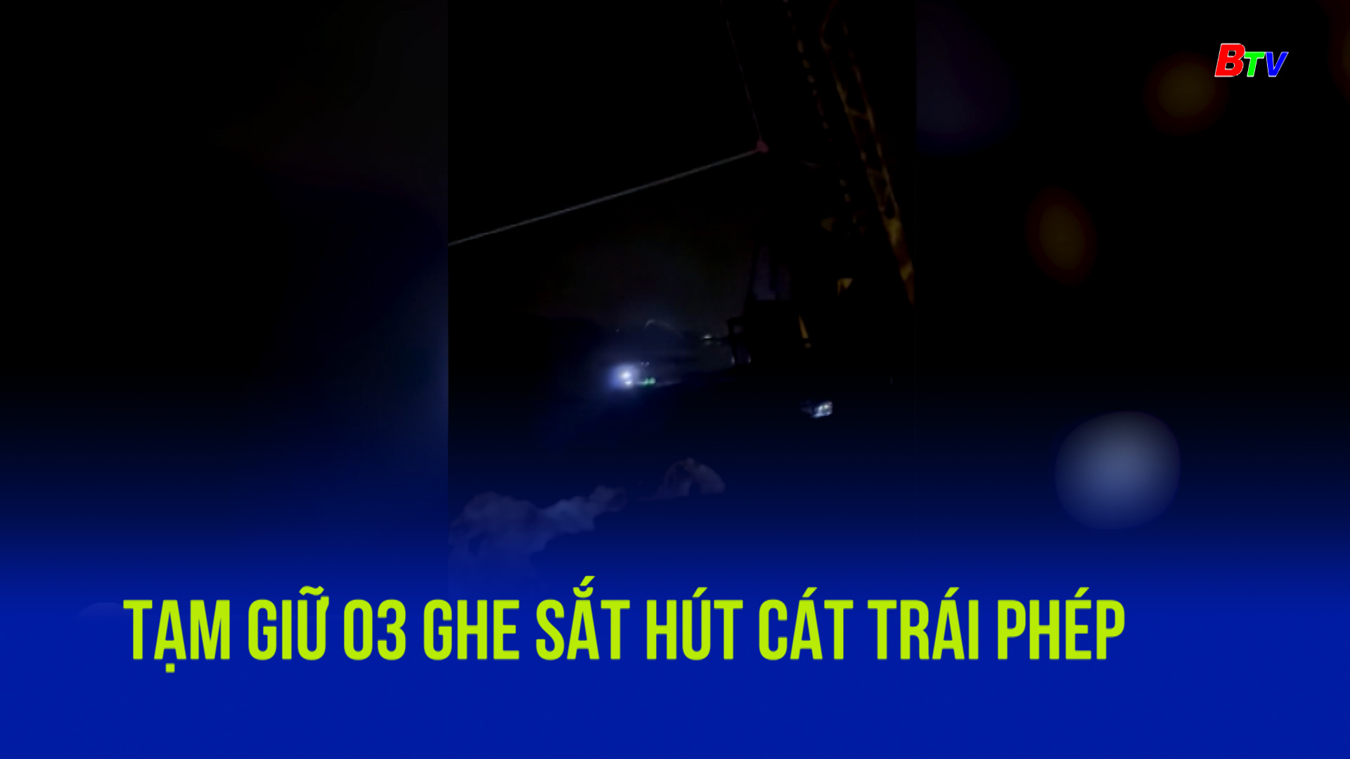 Tạm giữ 03 ghe sắt hút cát trái phép	