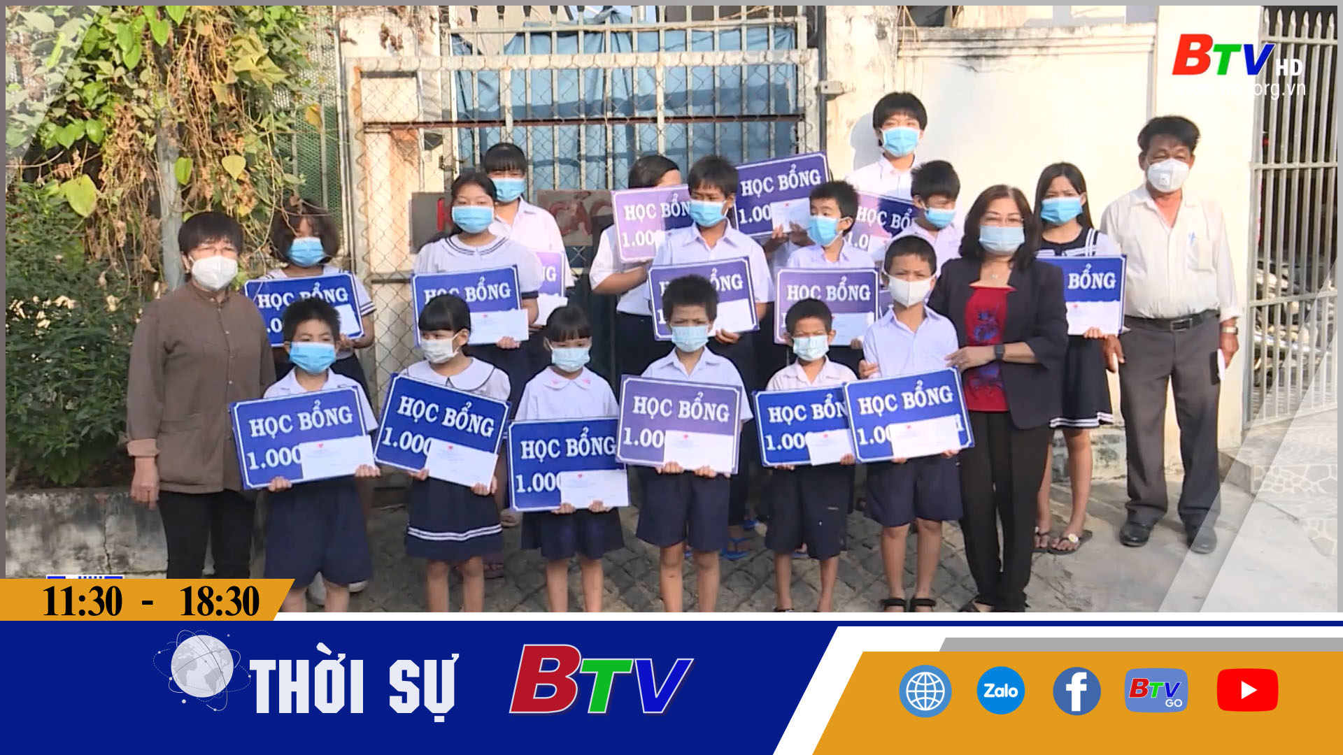 Trao học bổng và tặng quà Tết cho trẻ em