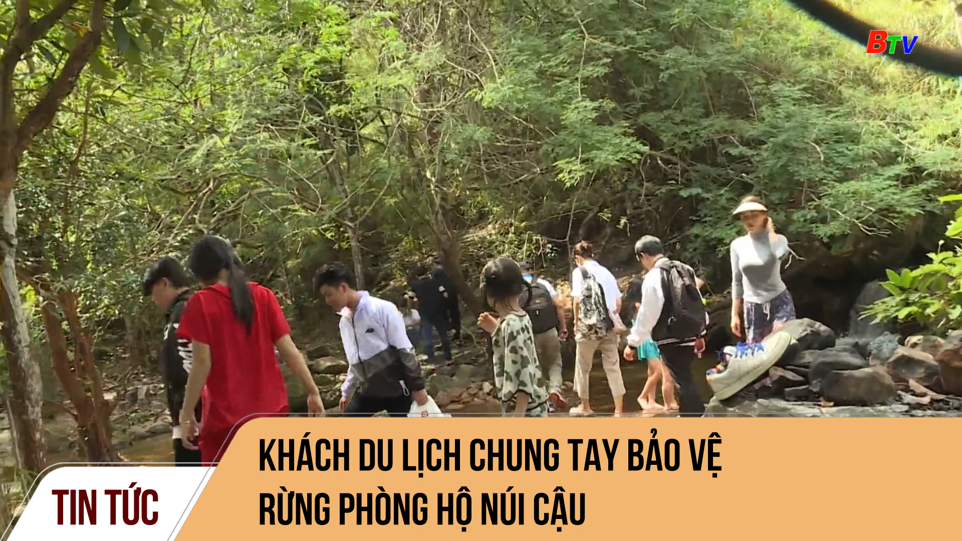 Khách du lịch chung tay bảo vệ rừng phòng hộ Núi Cậu