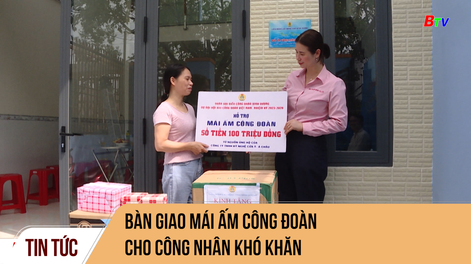 Bàn giao mái ấm công đoàn cho công nhân khó khăn