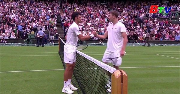 Novak Djokovic lội ngược dòng ngày khai mạc Wimbledon 2021