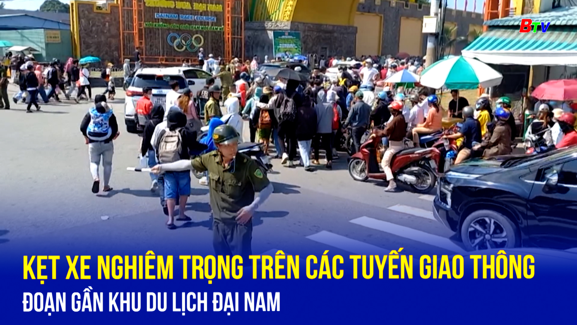 Kẹt xe nghiêm trọng trên các tuyến giao thông đoạn gần Khu du lịch Đại Nam