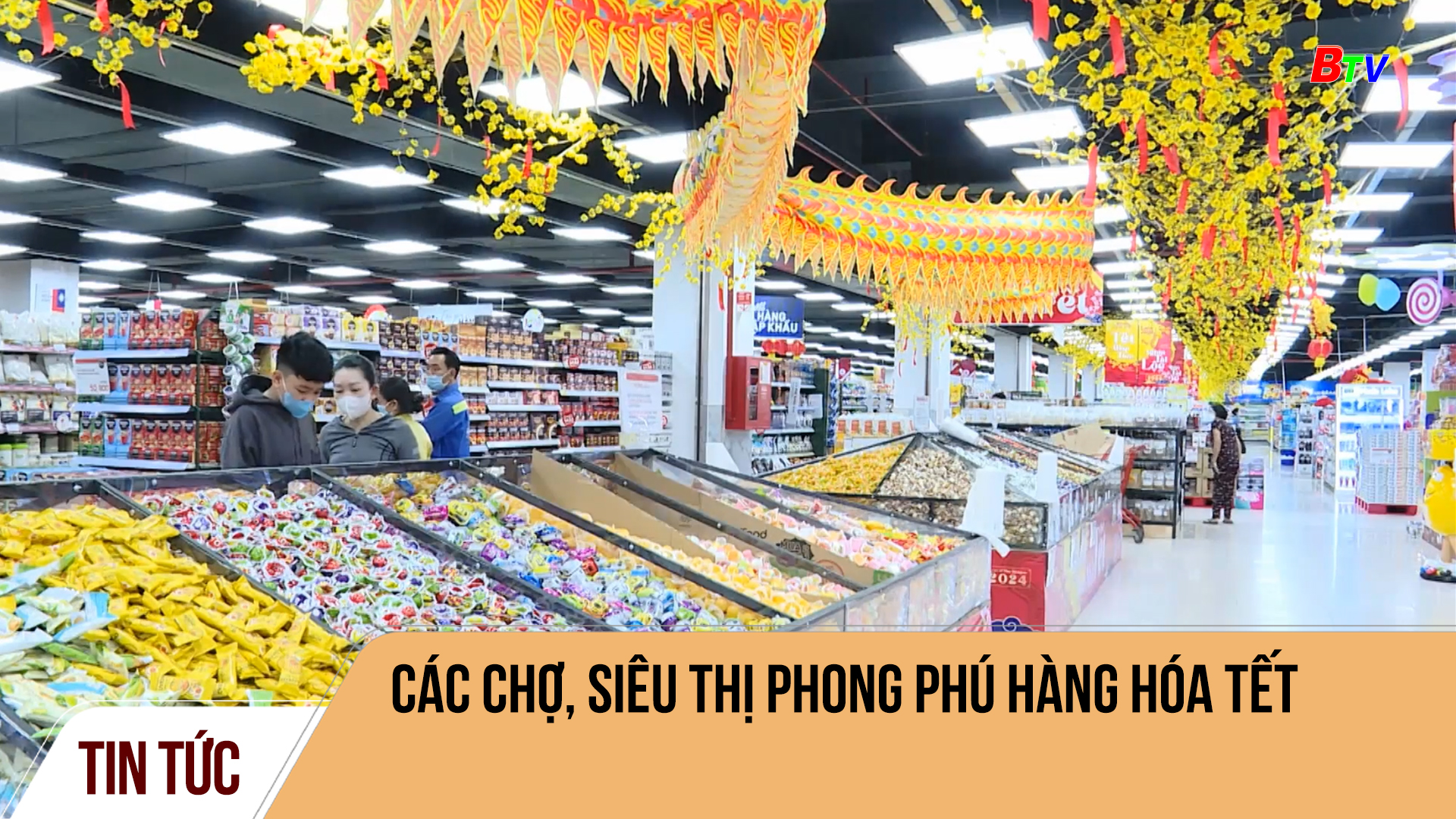 Các chợ, siêu thị phong phú hàng hóa Tết