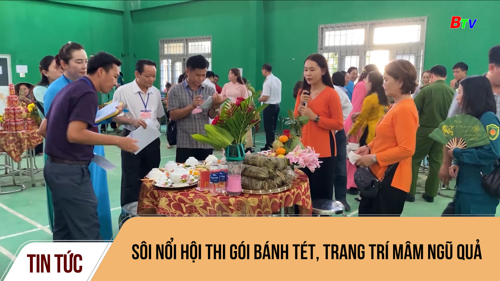 Sôi nổi Hội thi gói bánh tét, trang trí mâm ngũ quả