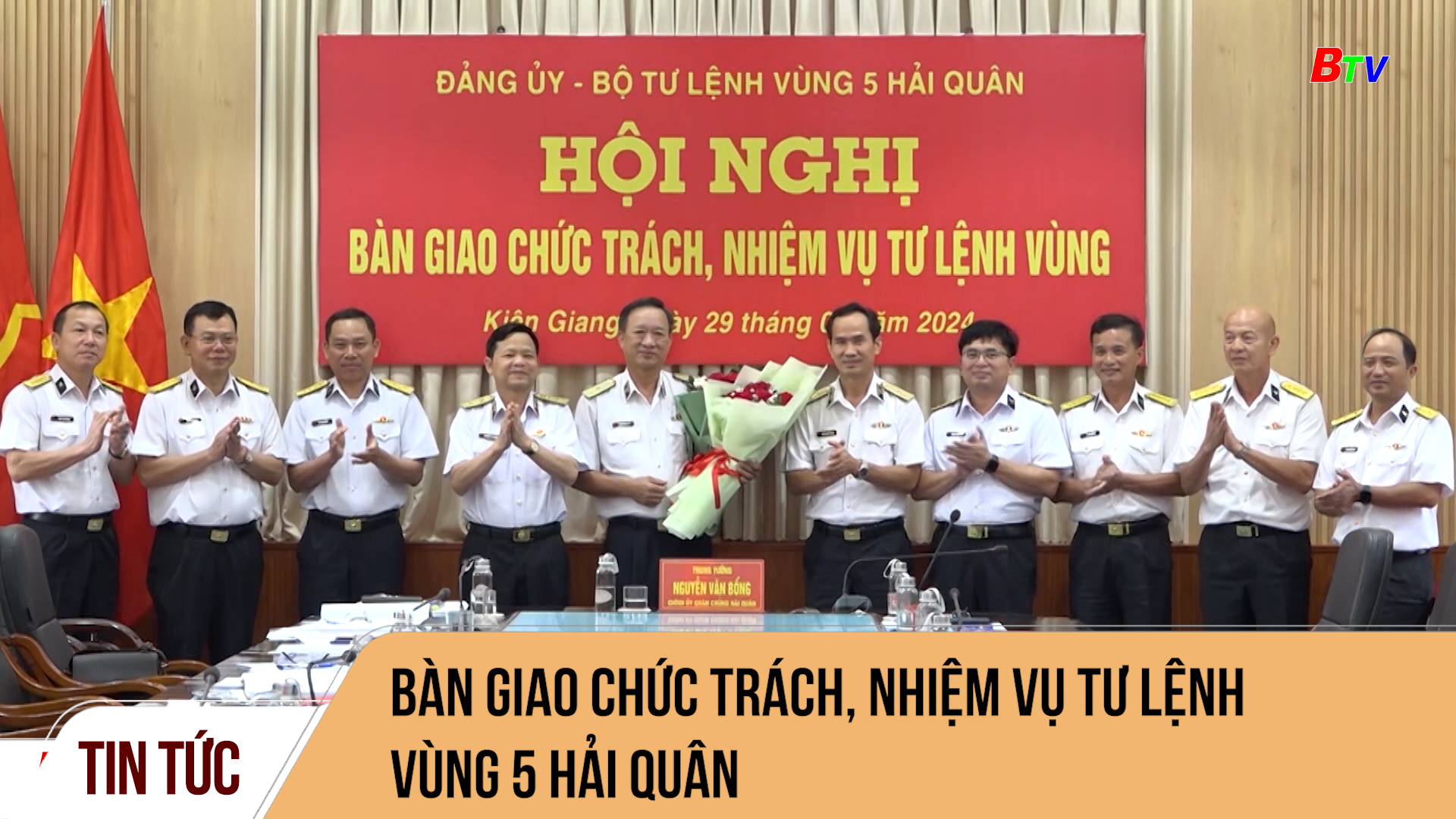 Bàn giao chức trách, nhiệm vụ Tư lệnh Vùng 5 Hải quân