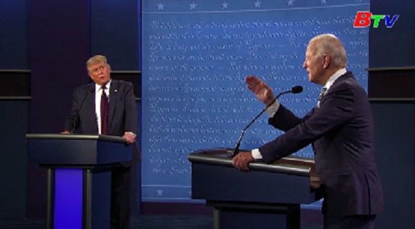 Hai ứng viên tổng thống Mỹ bước vào cuộc tranh luận đầu tiên