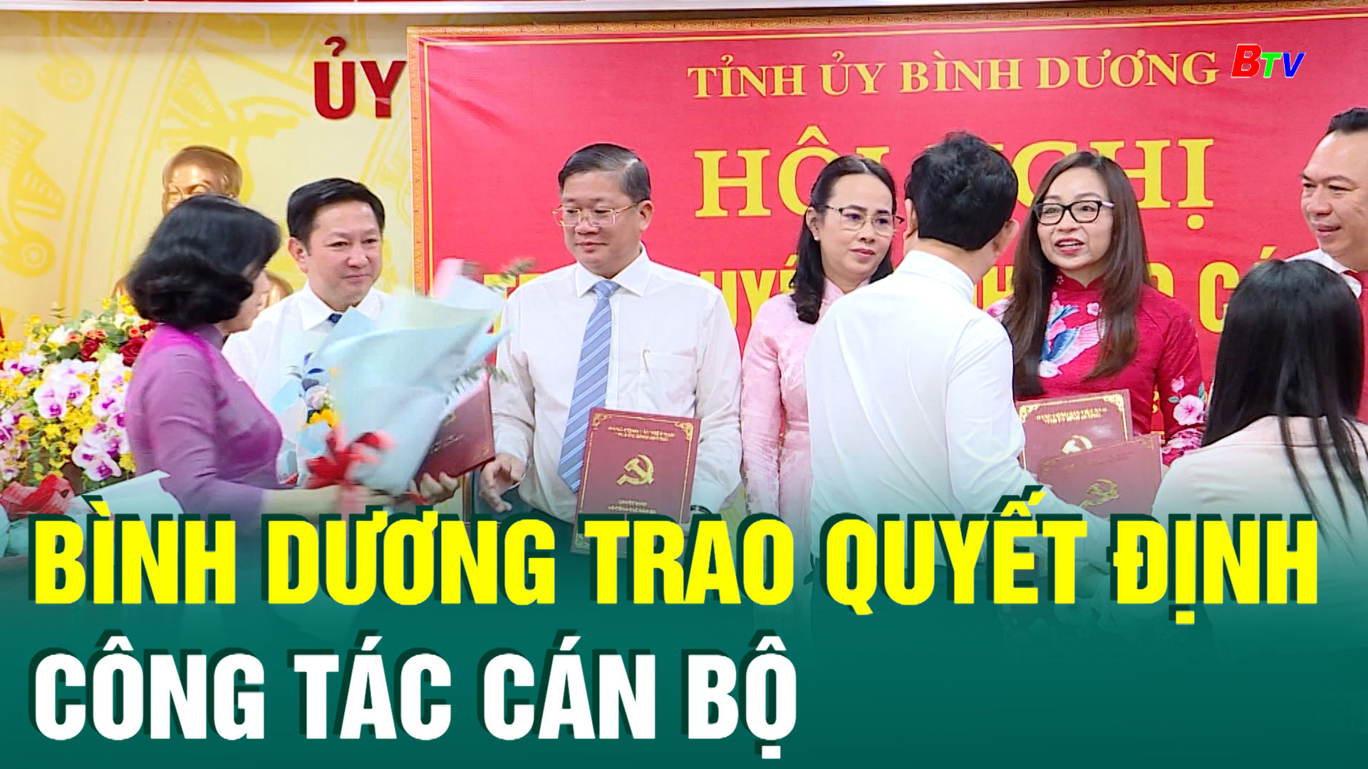 Bình Dương trao quyết định công tác cán bộ