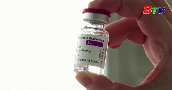 Vaccine của Pfizer và Astrazeneca hợp với người cao tuổi