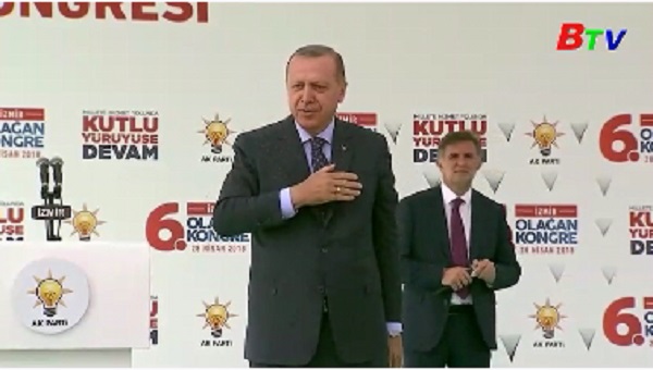 Tổng thống Thổ Nhĩ Kỳ Tayyip Erdogan bắt đầu chiến dịch vận động tranh cử
