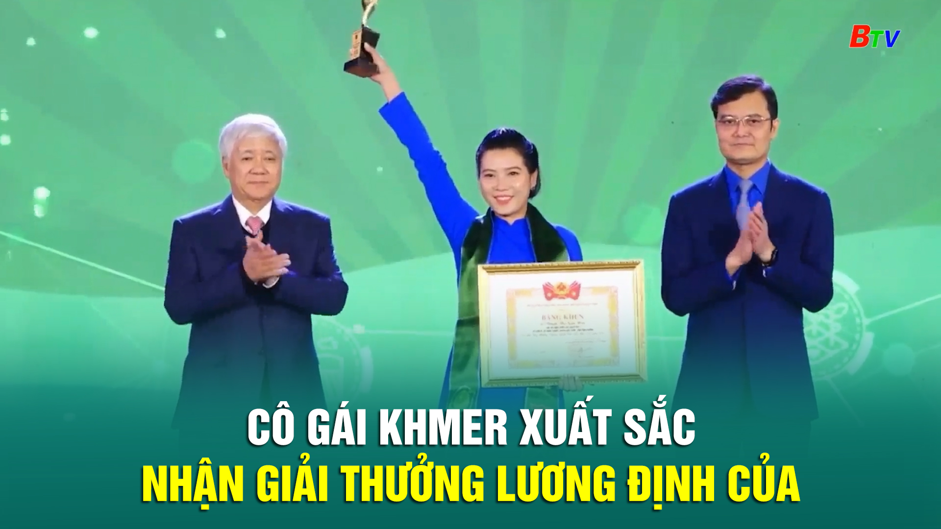 Cô gái Khmer xuất sắc nhận Giải thưởng Lương Định Của