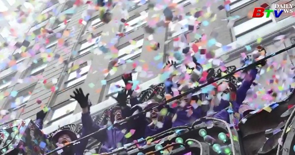 Mỹ thử nghiệm lễ hội thả hoa giấy đón năm mới