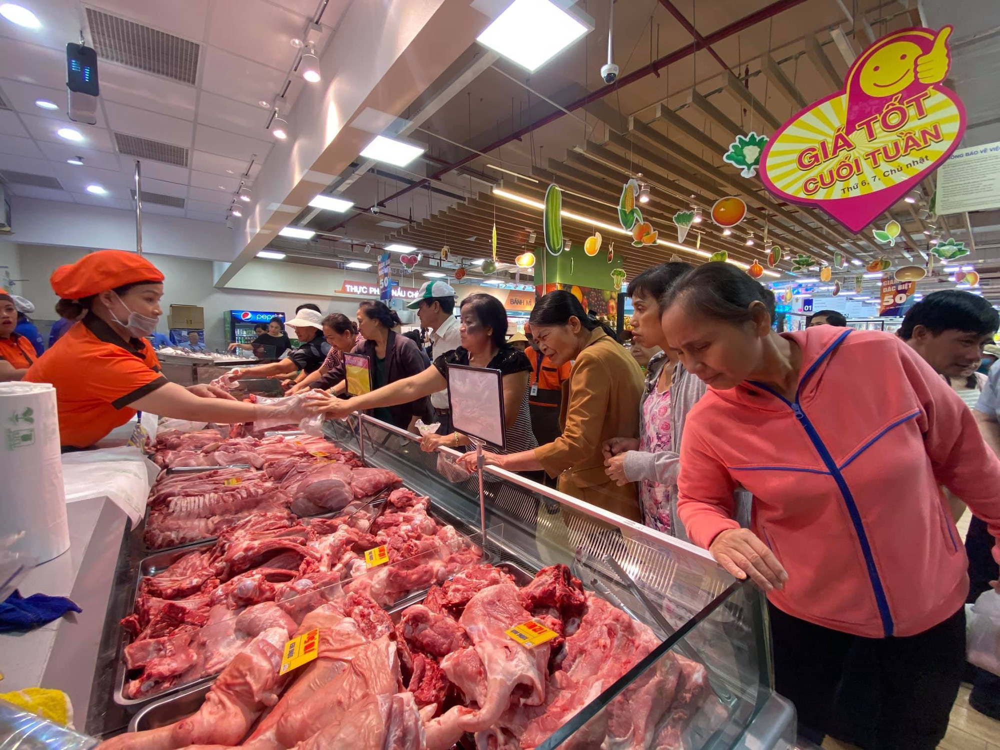 Giá thịt lợn vẫn cao, sức mua giảm