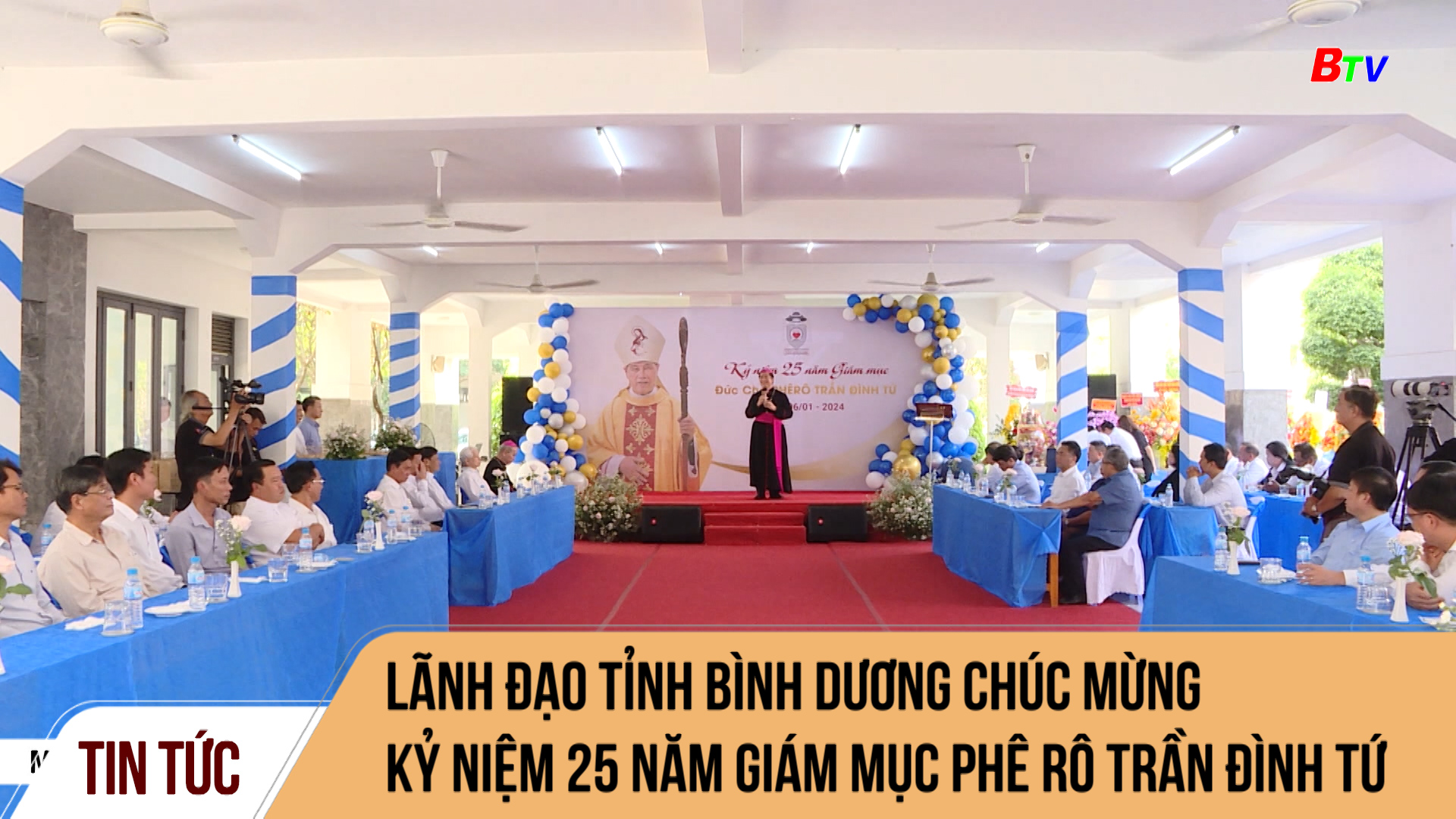 Lãnh đạo tỉnh Bình Dương chúc mừng Kỷ niệm 25 năm Giám mục Phê Rô Trần Đình Tứ