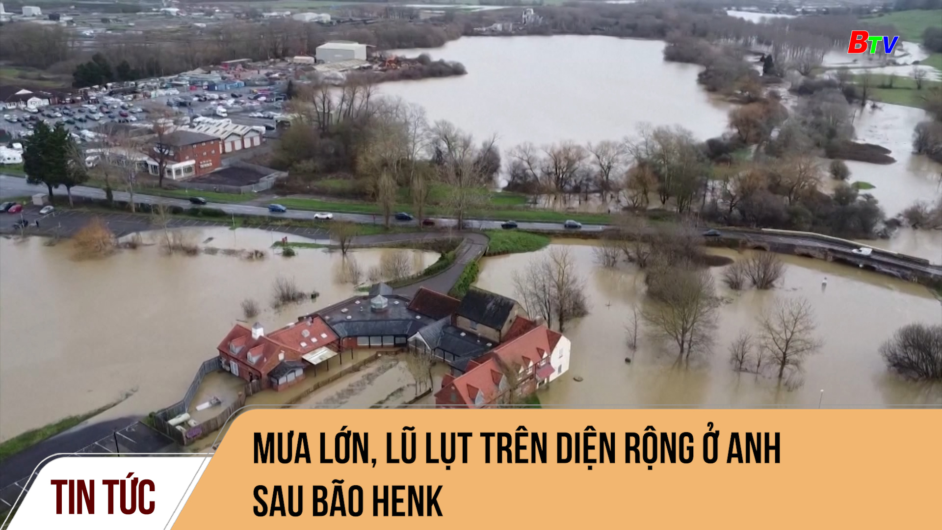 Mưa lớn, lũ lụt trên diện rộng ở anh sau bão Henk
