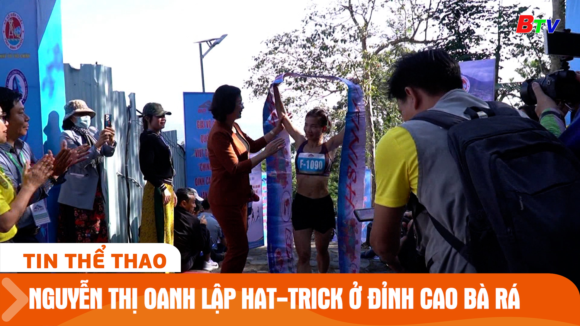 Nguyễn Thị Oanh lập hat-trick ở đỉnh cao Bà Rá | Tin Thể thao 24h