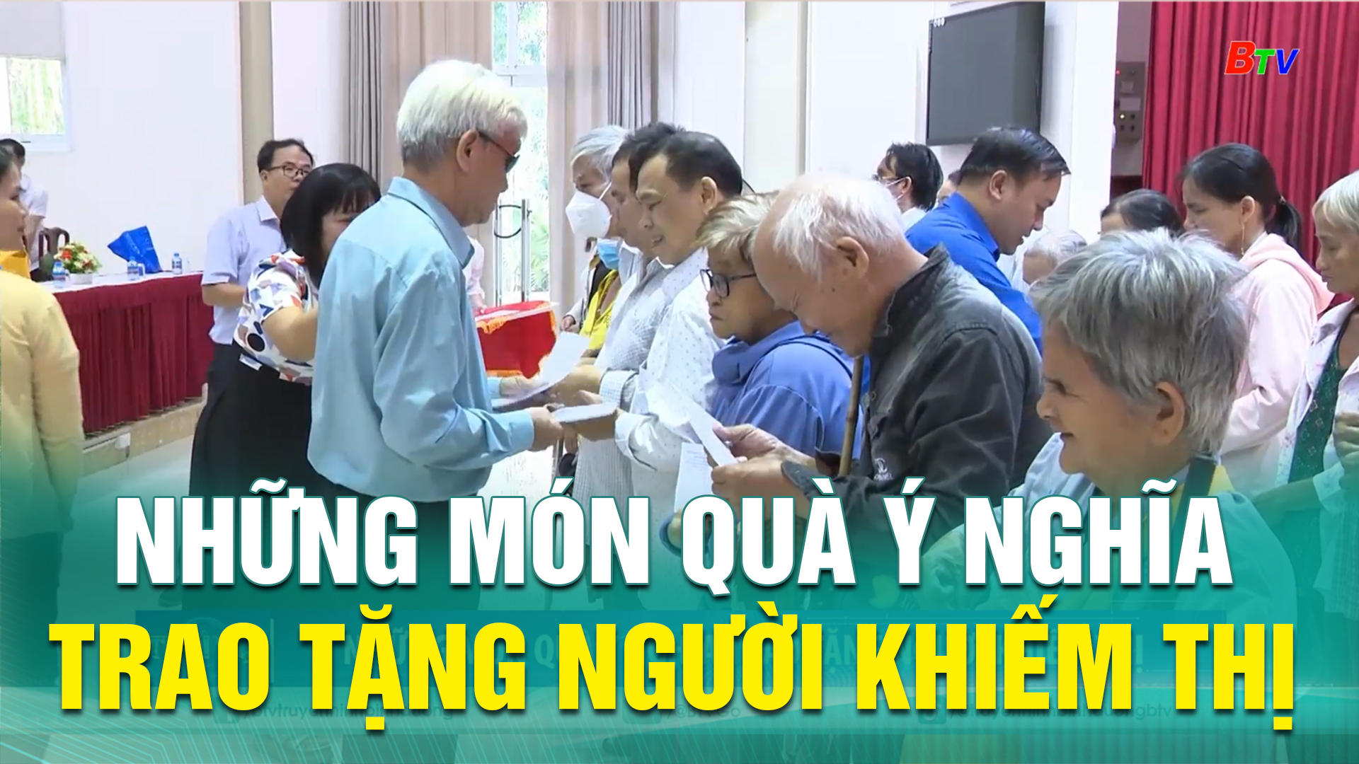 Những món quà ý nghĩa trao tặng người khiếm thị