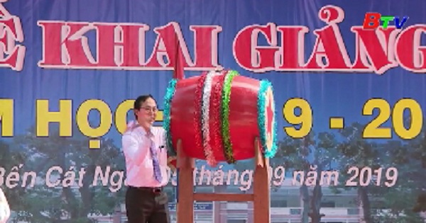 Khai giảng năm học mới tại thị xã Bến Cát