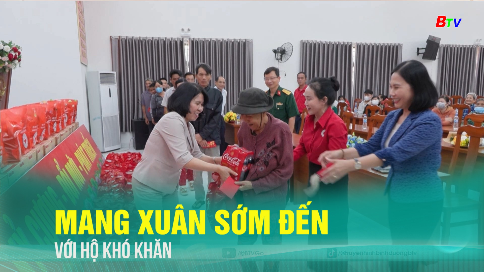 Mang Xuân sớm đến với hộ khó khăn