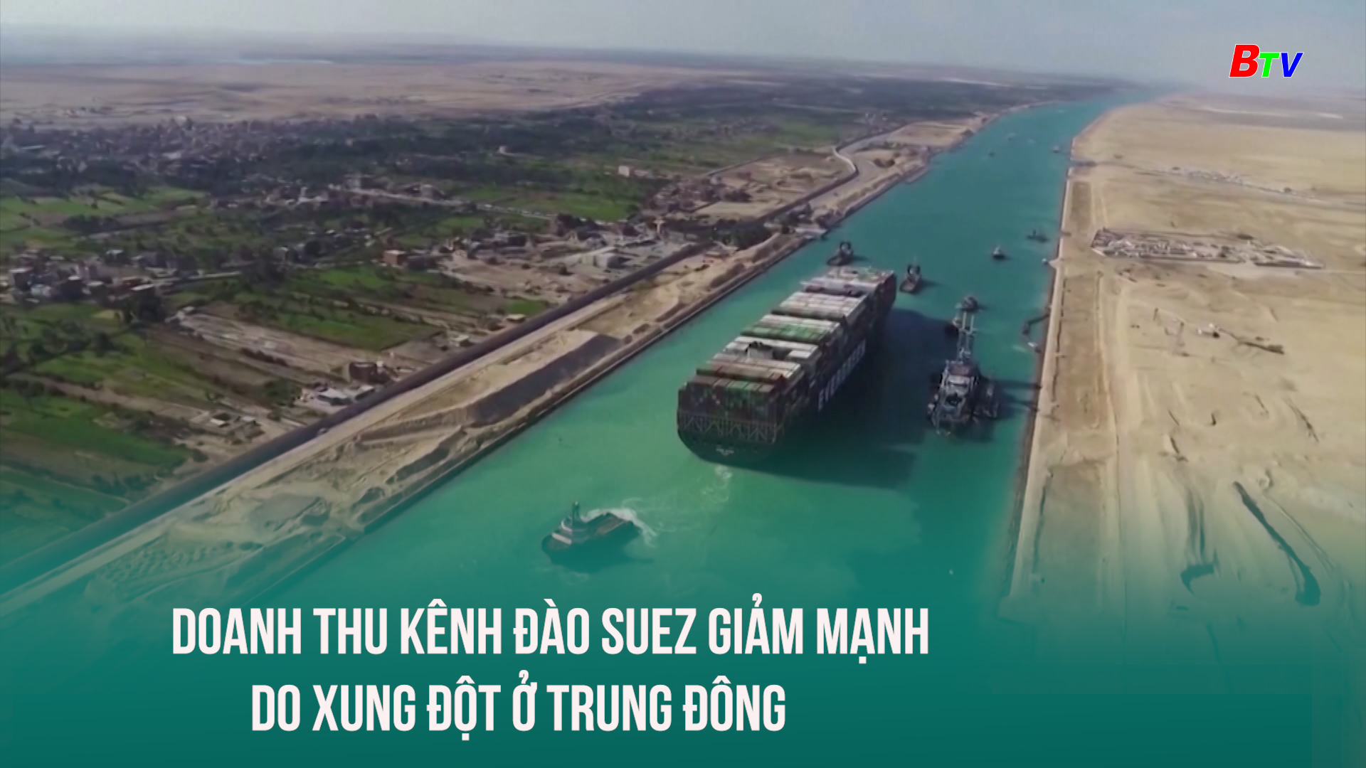 Doanh thu kênh đào Suez giảm mạnh do xung đột ở Trung Đông